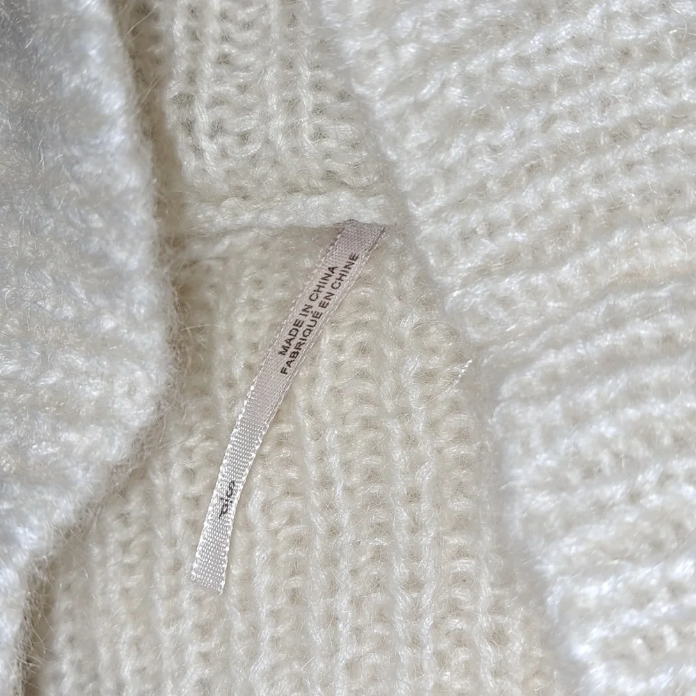 Free People NWOTs Cropped Sweater